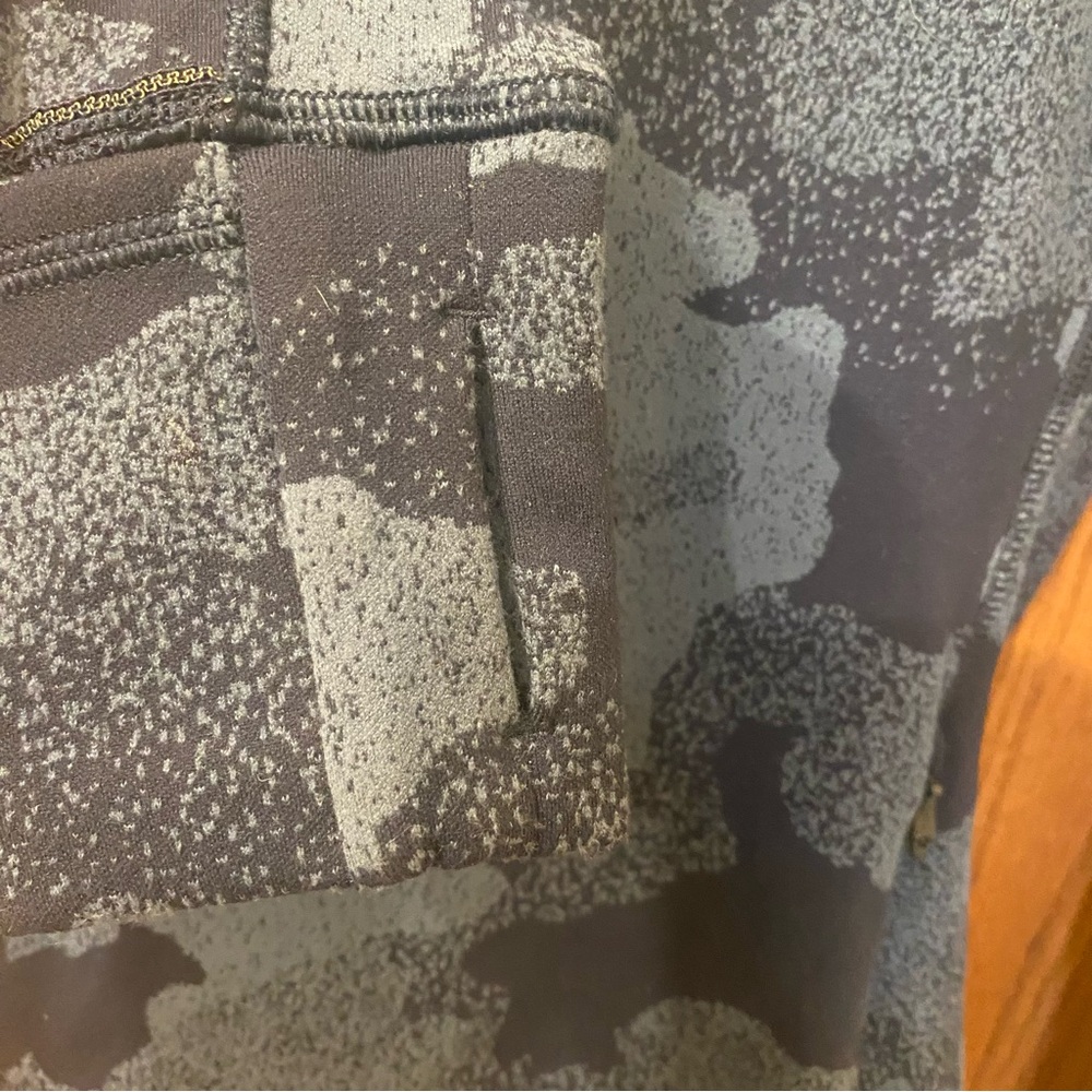 LULULEMON Blue Camo It's Rulu Run Fleece Long Sleeve Shirt Women's Size 4 - Picture 7 of 13